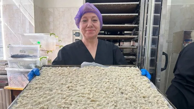 A taste of home: Ukrainian charity sends borscht to the trenches